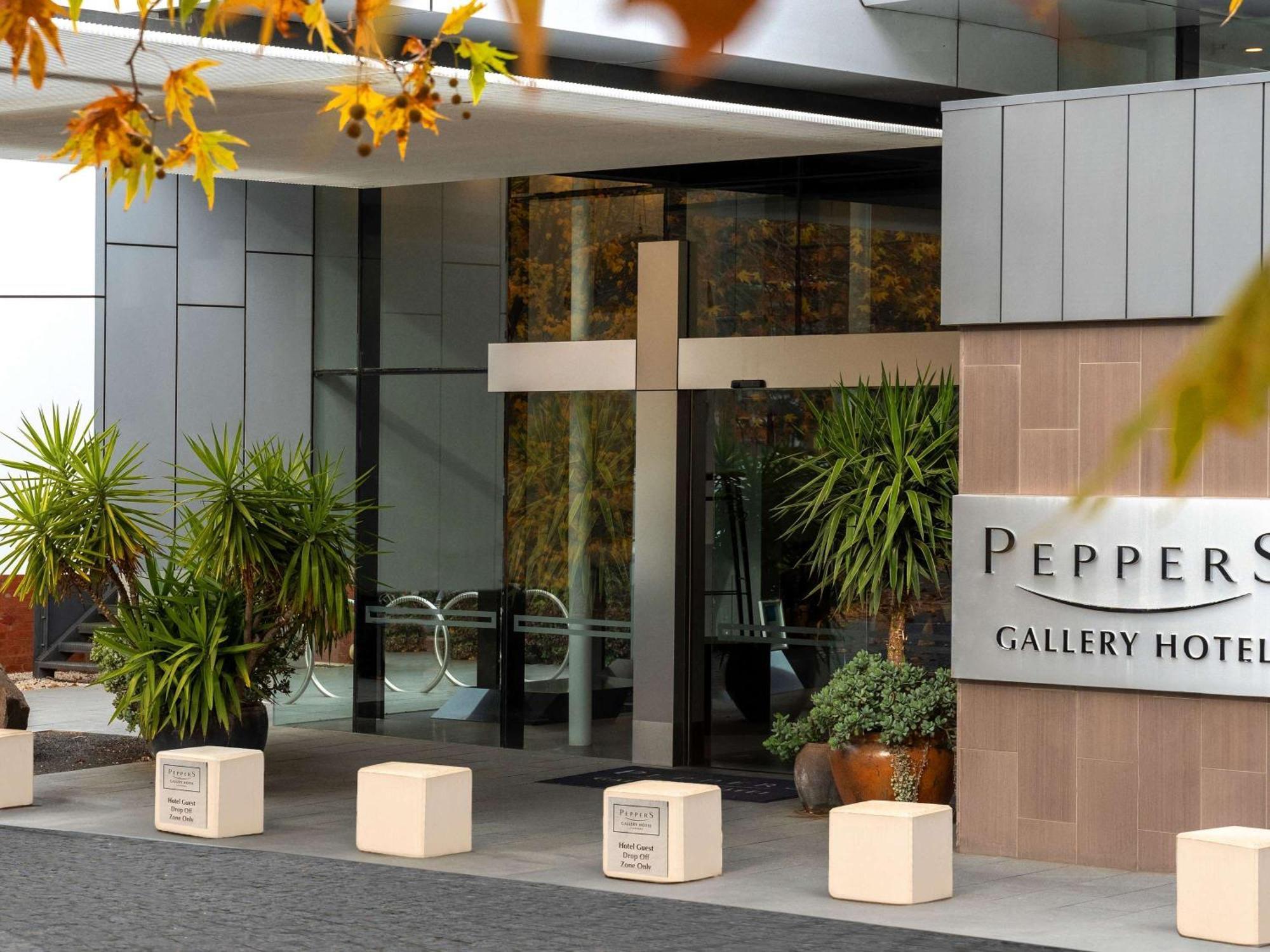 Peppers Gallery Hotel Канбера Екстериор снимка