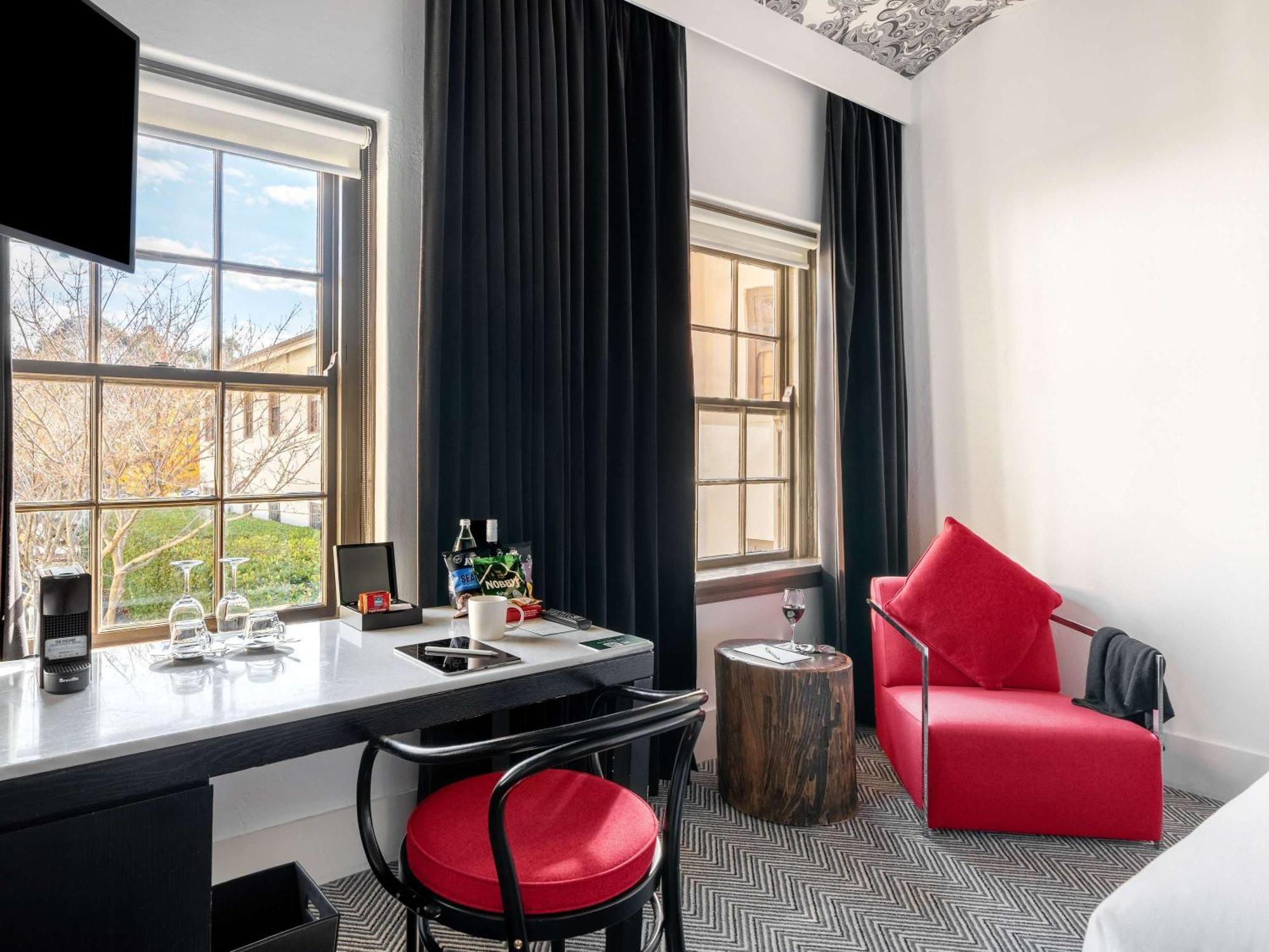 Peppers Gallery Hotel Канбера Екстериор снимка