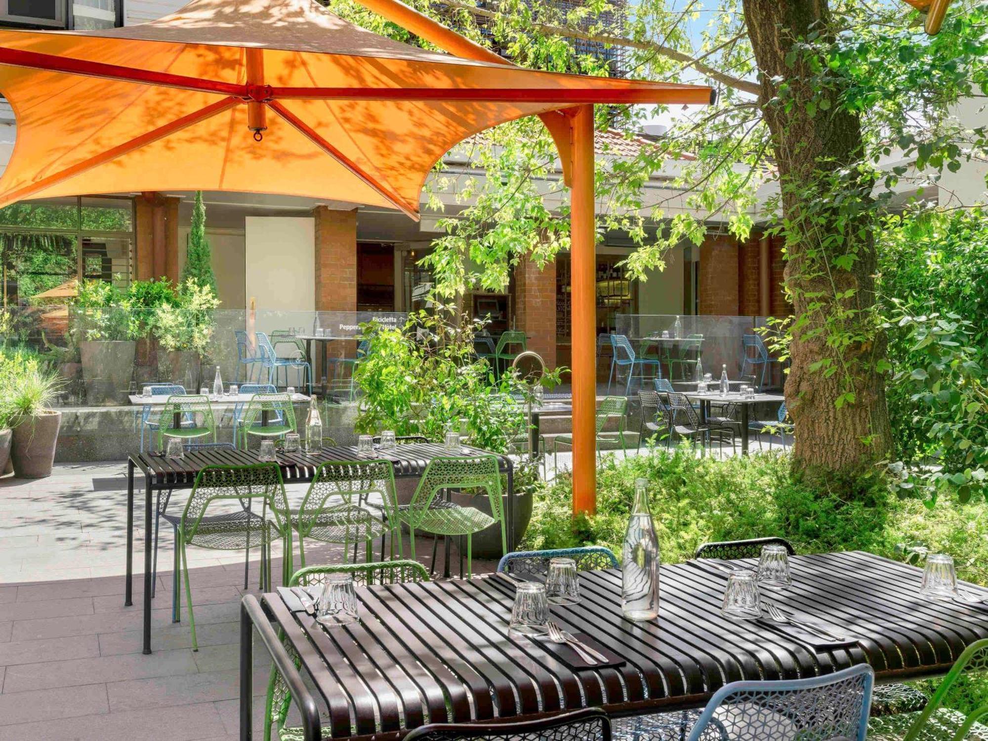 Peppers Gallery Hotel Канбера Екстериор снимка